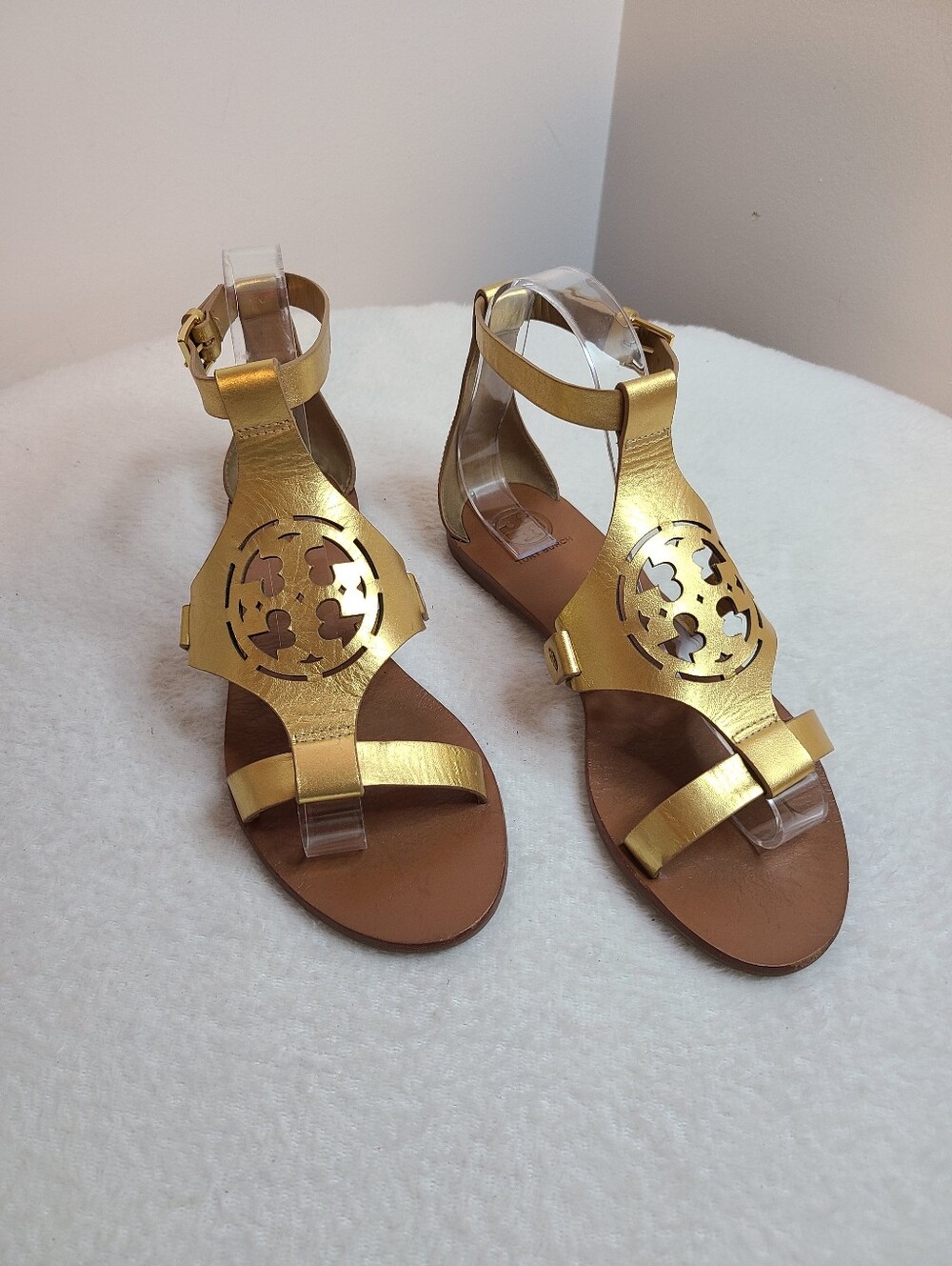 Tory Burch Zoey Metallic Leather Cut-out Logo Ankle Strap Flat Sandals Size 7